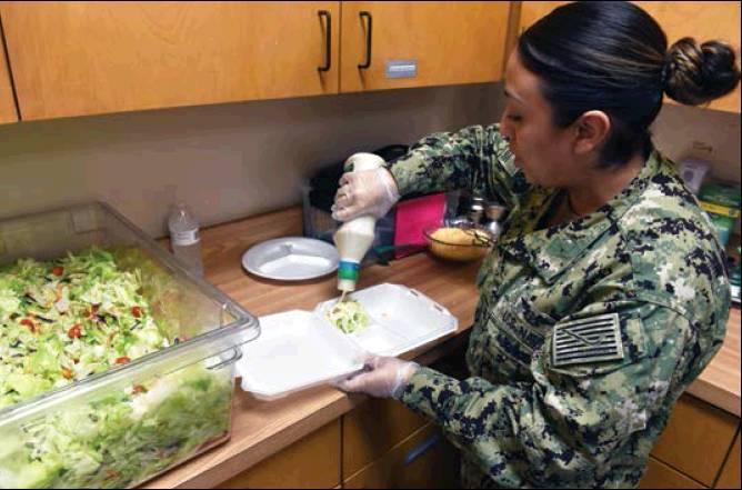USO provides free lunch to service members